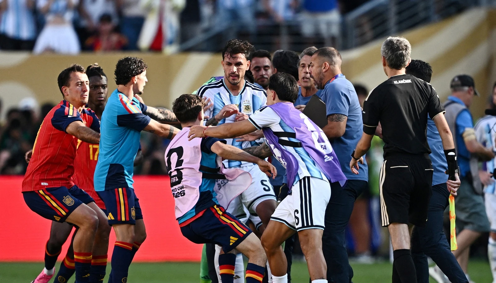 "فيفا" يفرض عقوبات على الاتحاد الأرجنتيني عقب أحداث مونديال 2026