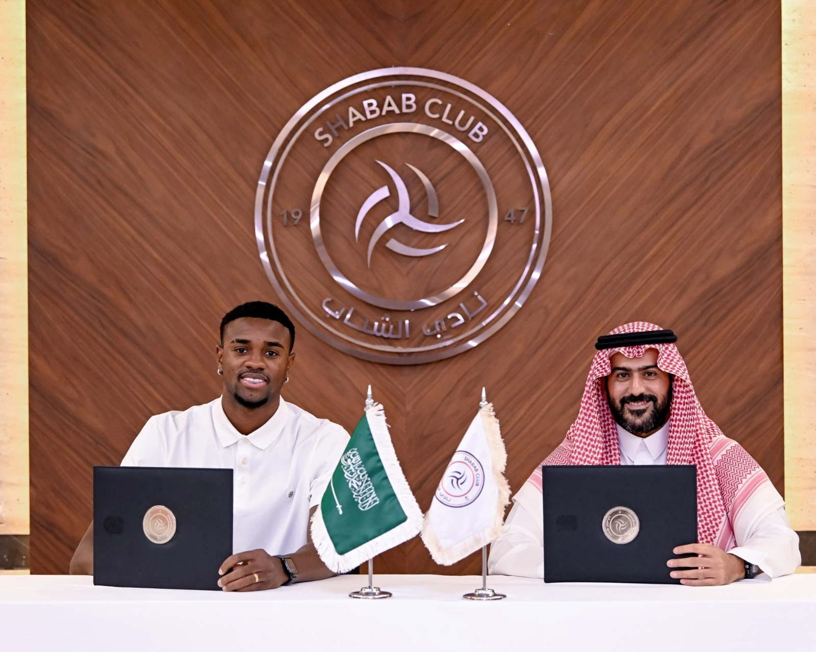الشباب يستعير ماتياس من الأهلي لمدة عام