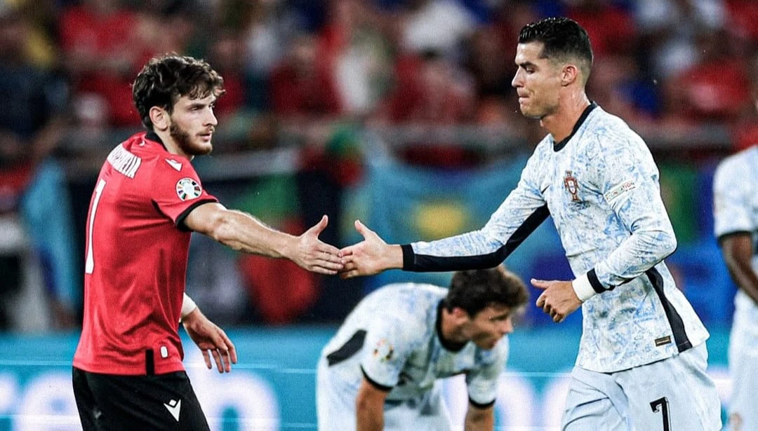 بعد إصابة الصليبي.. رونالدو يوجّه رسالة دعم إلى كفاراتسخيليا  
