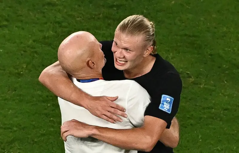 سولباكن يشيد بهالاند بعد تأهل النرويج إلى دور 32 في كأس العالم