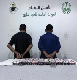 القبض على مروجين بحوزتهما 5919 قرصاً طبياً خاضعاً للرقابة بمكة