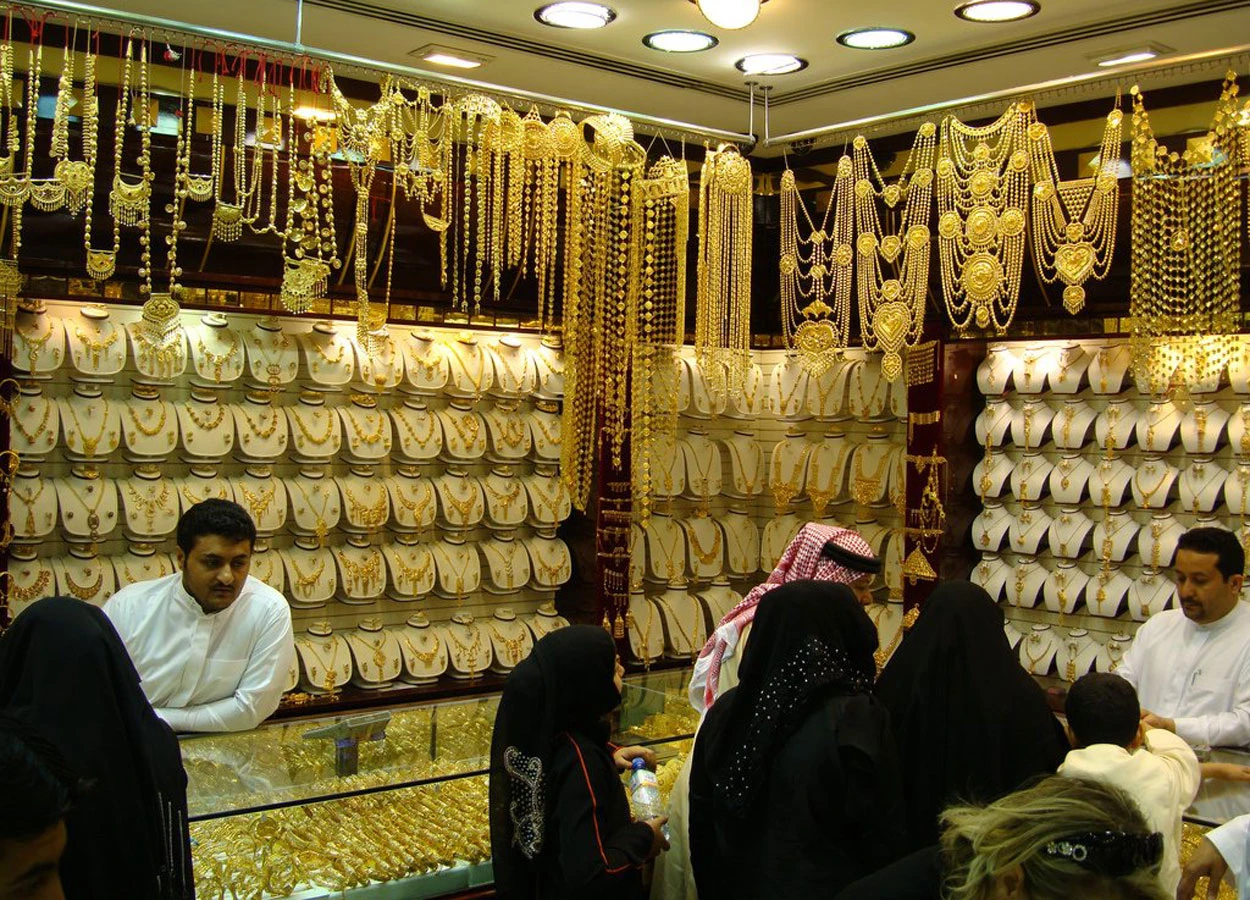 الكشف عن ممارسات خاطئة عند تجار الذهب والمجوهرات