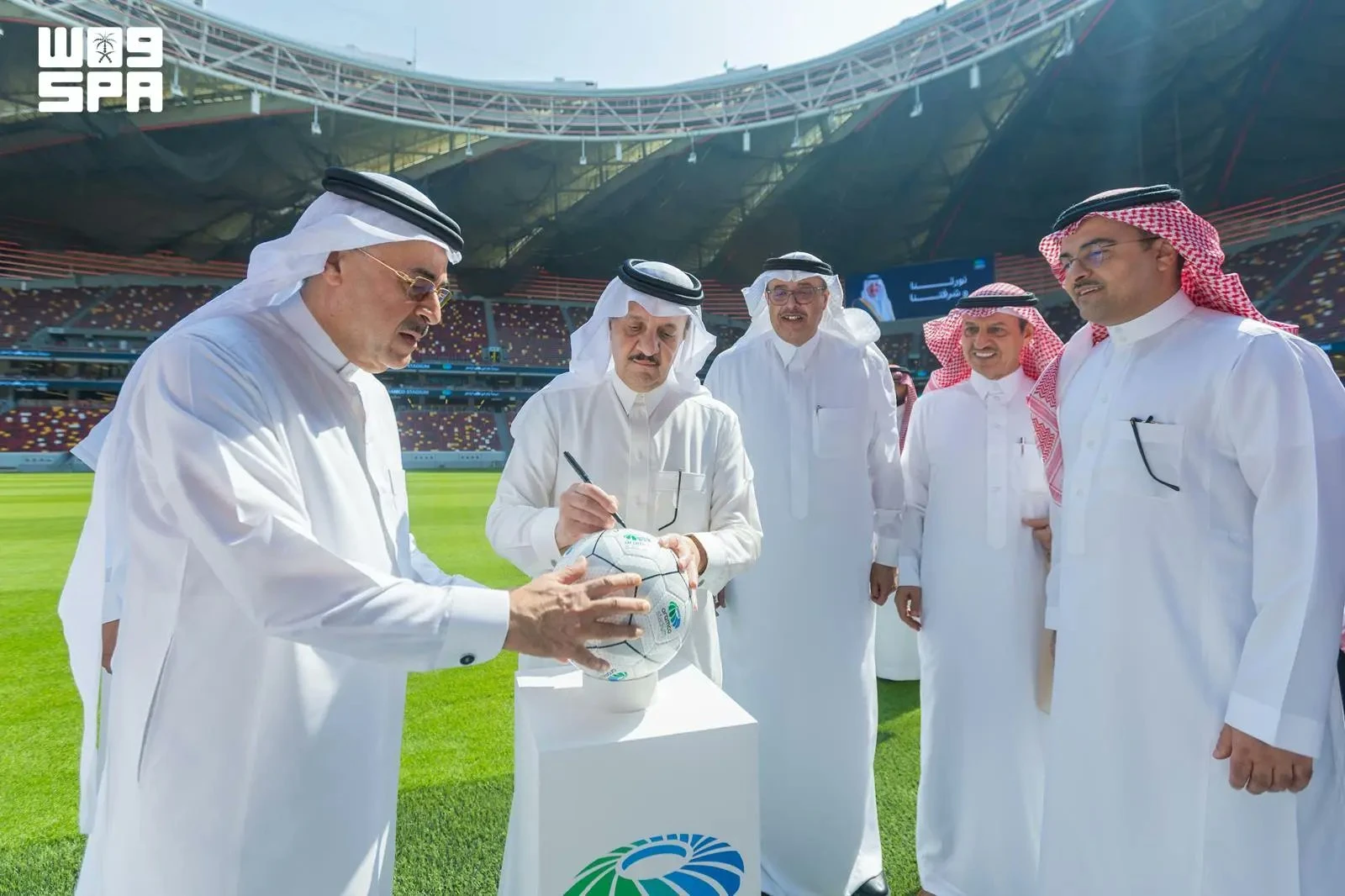 أمير الشرقية يتابع جاهزية ملعب أرامكو لاستضافة الفعاليات الكبرى