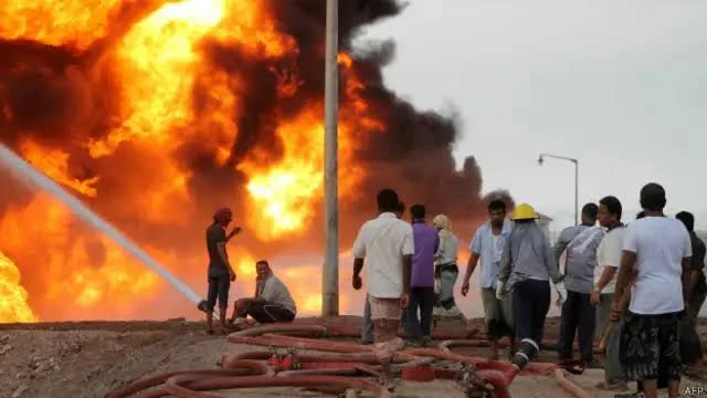 القوات اليمنية: الحوثيون يقصفون عدن بالصواريخ الباليستية