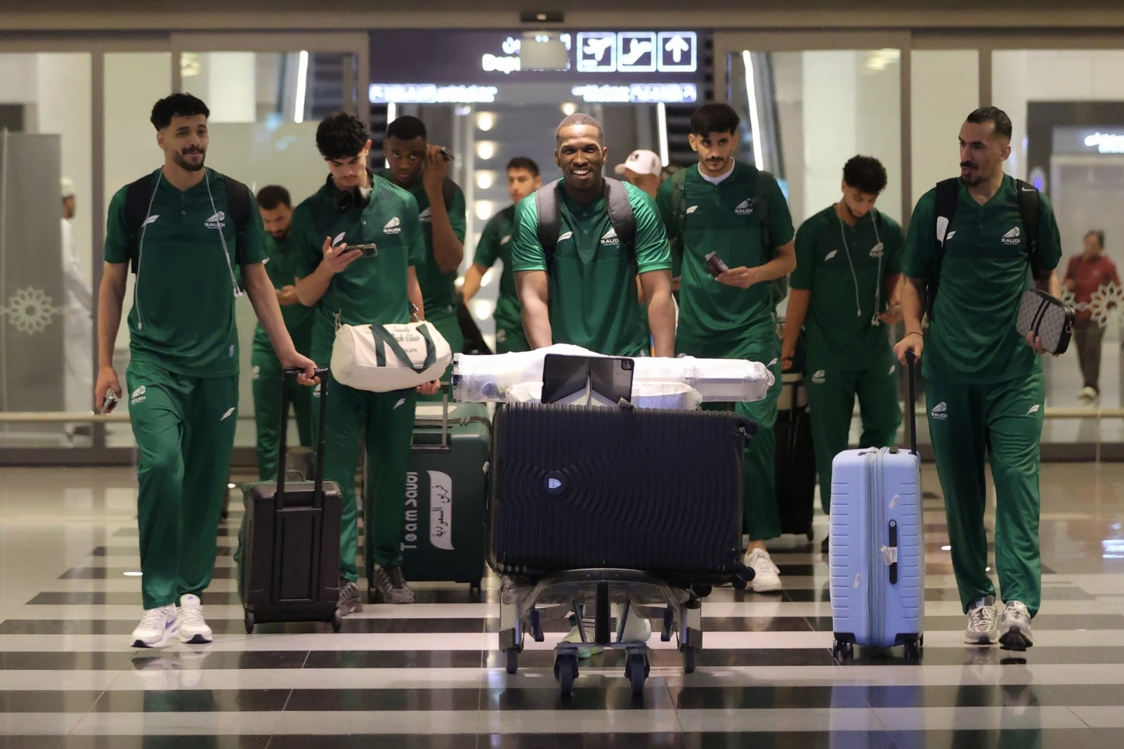 بعثة "أخضر الطائرة" تصل مسقط للمشاركة في بطولة غرب آسيا