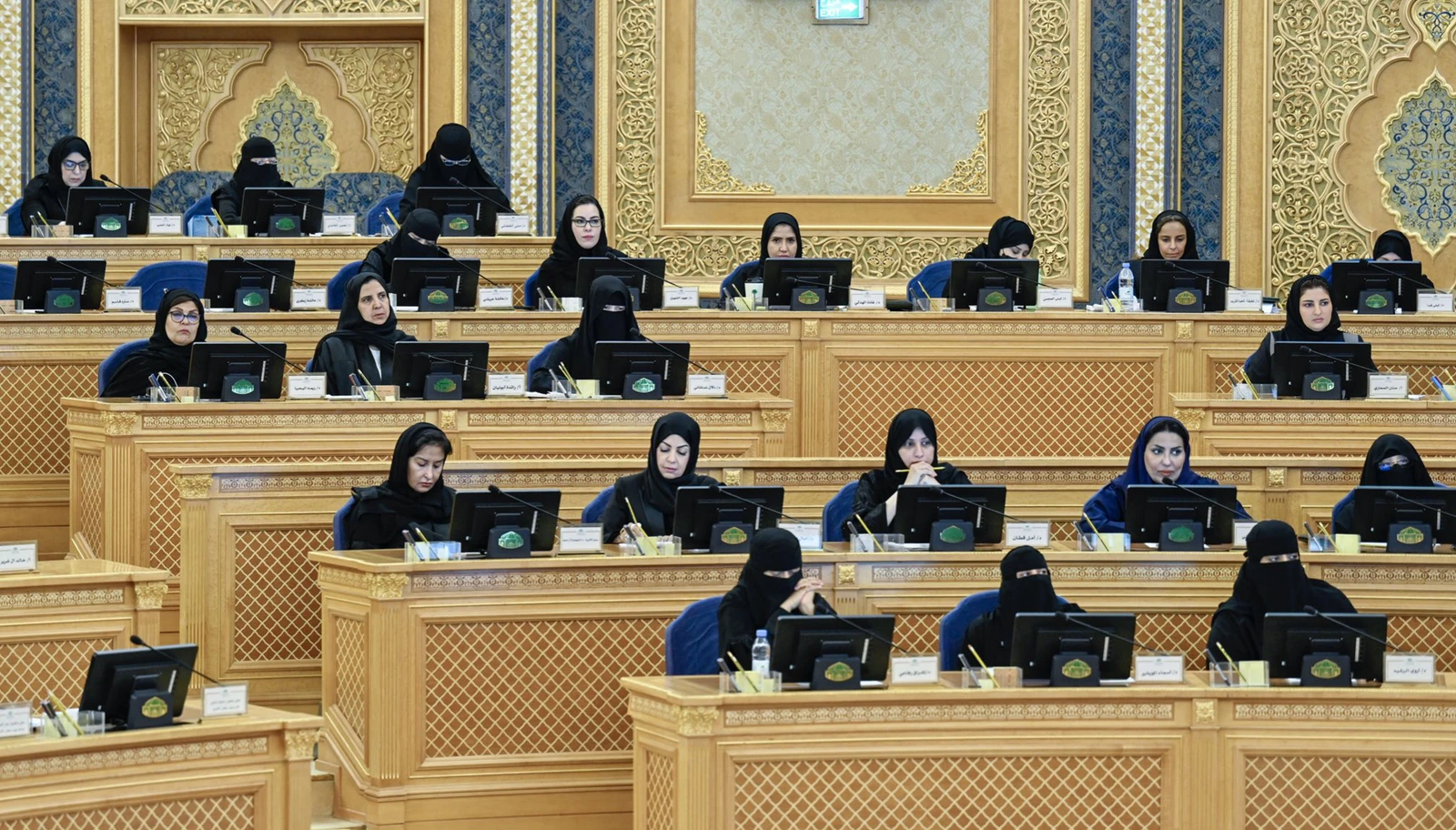 مطالبة شُورِيَّة بالاستفادة من خبرات متقاعدي التعليم
