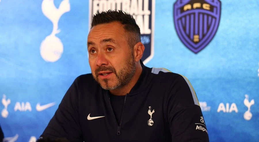 دي زيربي يطالب لاعبي توتنهام بشغف جديد