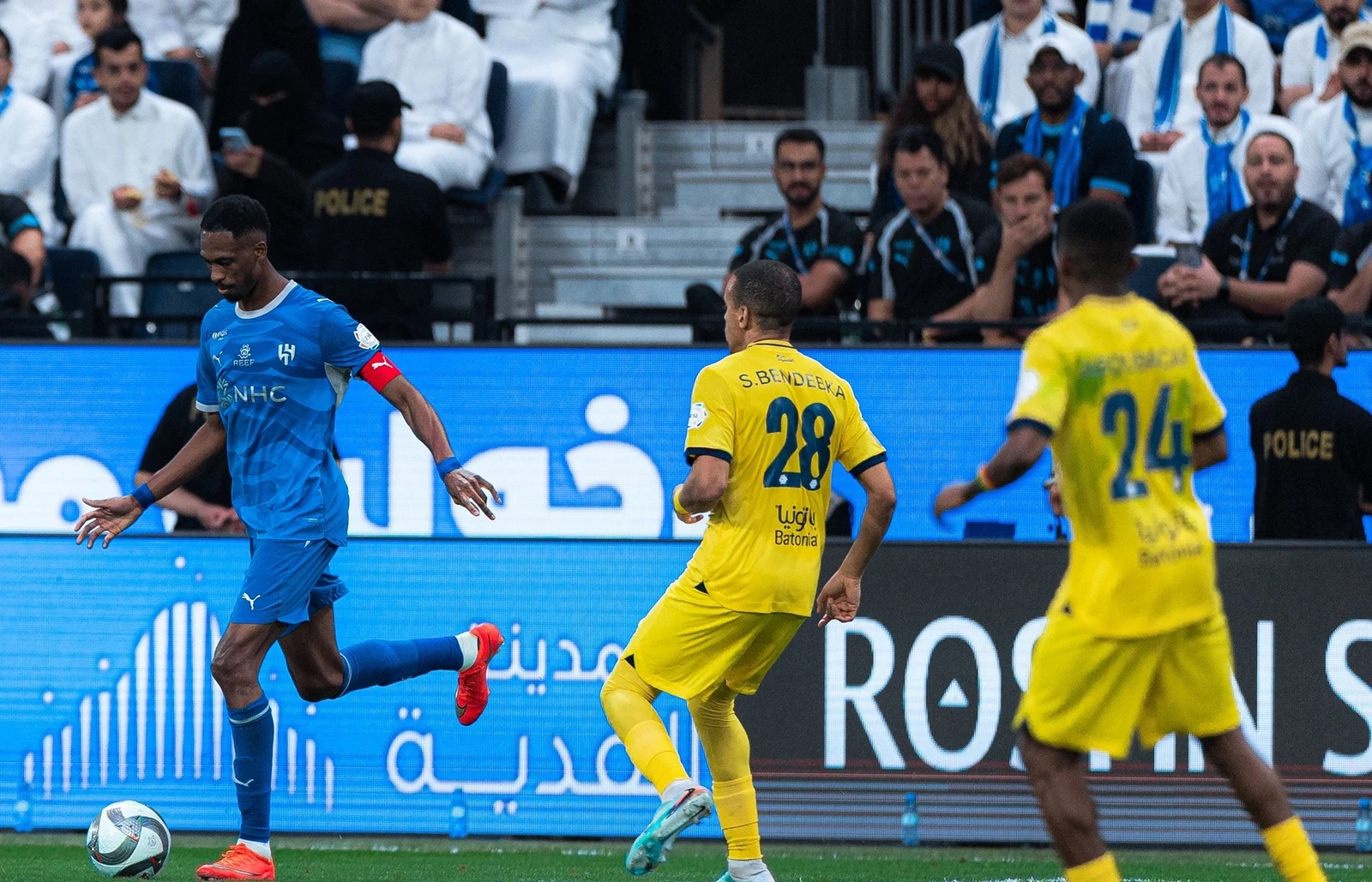 مارتنيلي يقود الهلال لفوز شاق على الحزم  