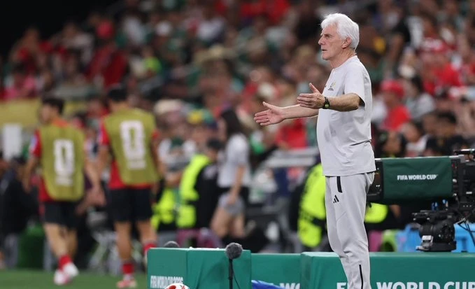 جنوب أفريقيا تعلن رحيل مدربها البلجيكي بروس
