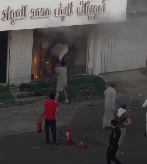 موقف بطولي لشباب في إطفاء حريق.. وأحدهم يروي التفاصيل