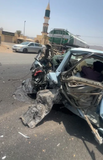"المرور" يباشر حادثًا بين مركبتين نتيجة عدم الالتزام بالمسارات