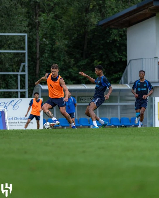 غدًا.. الهلال يواجه مولودية الجزائر وديًا