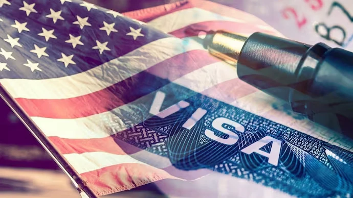 واشنطن تعلق مواعيد التأشيرات في سفاراتها وقنصلياتها حول العالم