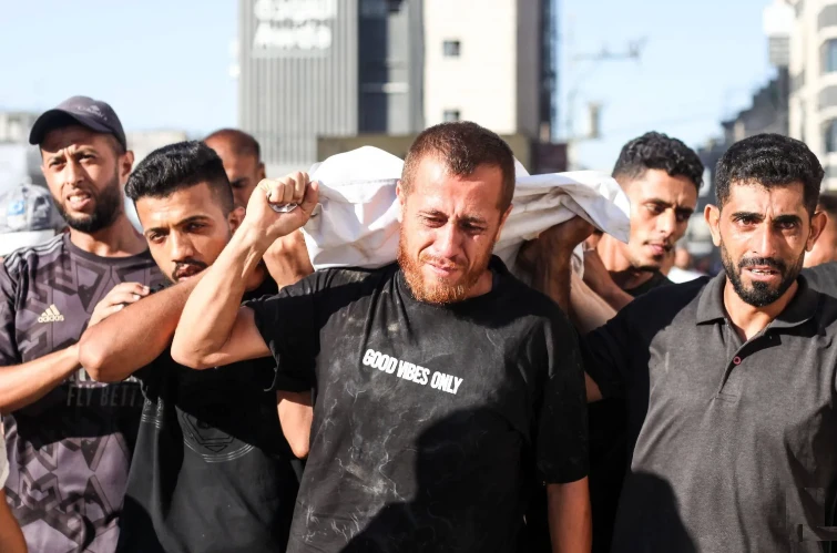 مقتل 8 فلسطينيين في غارات إسرائيلية على غزة رغم إعلان الاتفاق