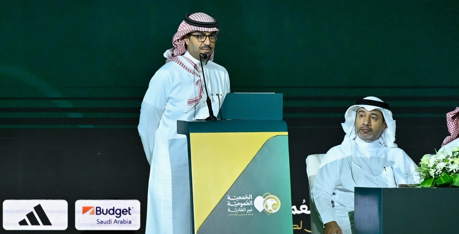 أول تعليق من بدر الرزيزاء بعد توليه رئاسة اتحاد الكرة السعودي