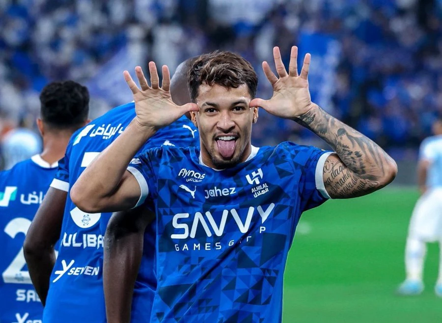 أياكس يفتح باب المفاوضات لضم ماركوس ليوناردو من الهلال