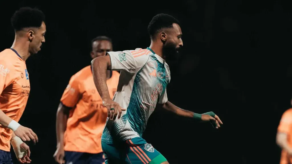 الأهلي يواجه الفيحاء في روشن.. تعرف على تاريخ المواجهات 