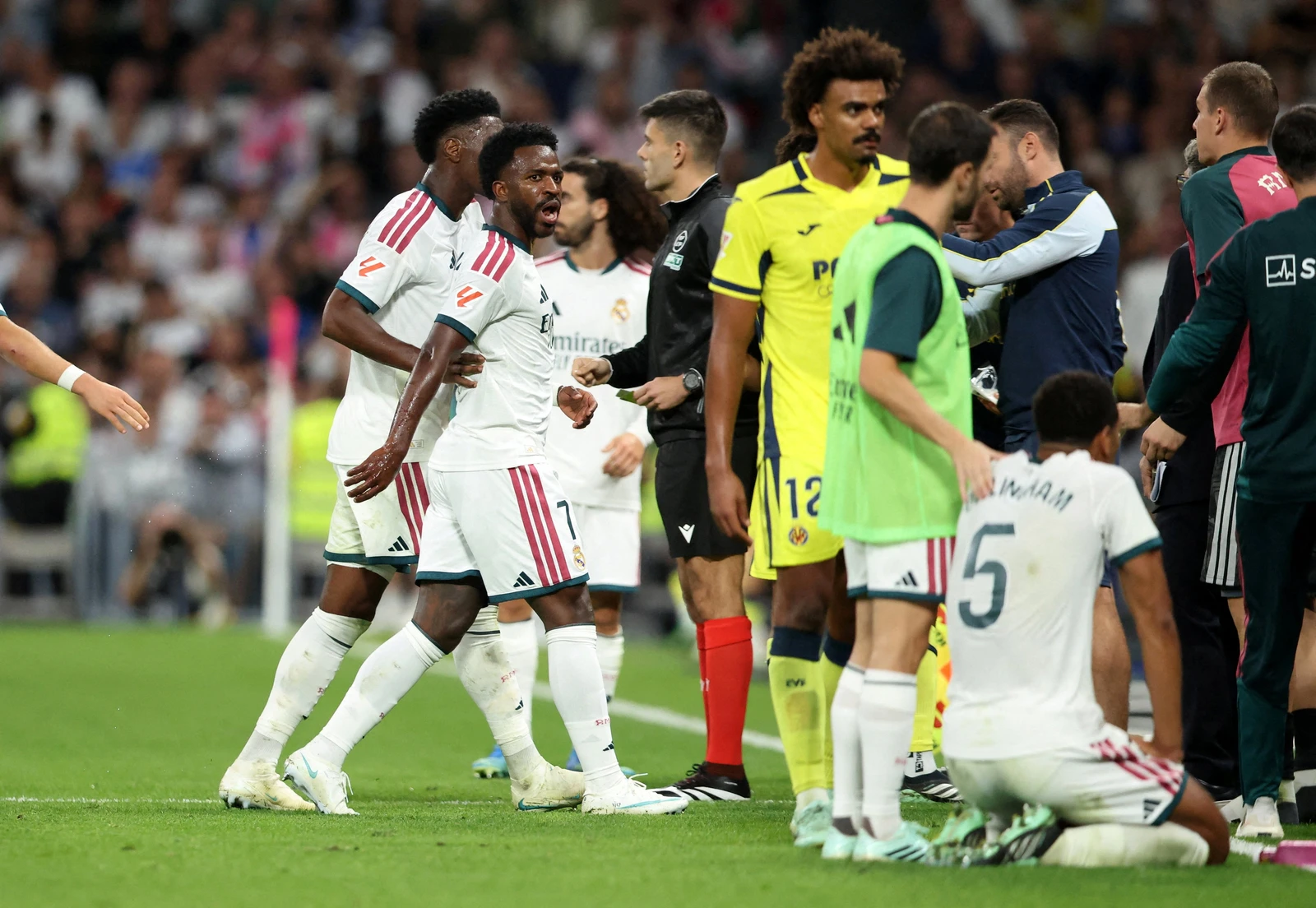 رسميًا.. إيقاف فينيسيوس جونيور 4 مباريات وغيابه عن كلاسيكو برشلونة