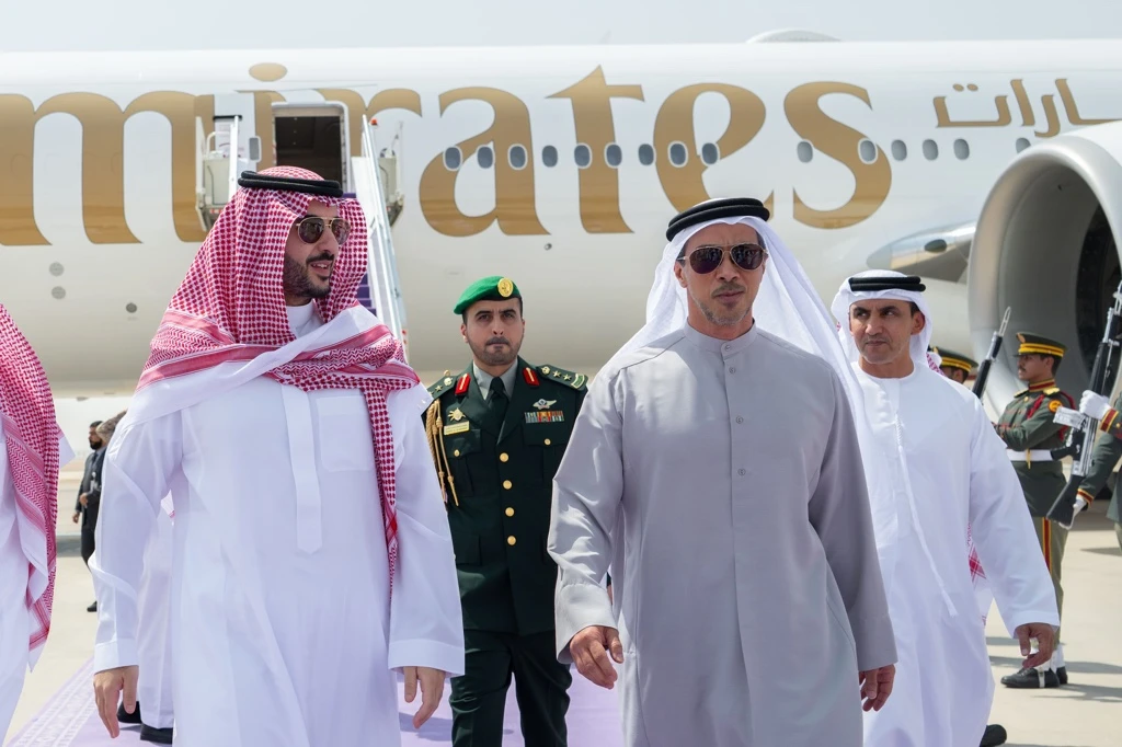 وزير الدفاع يستقبل نائب الرئيس الإماراتي