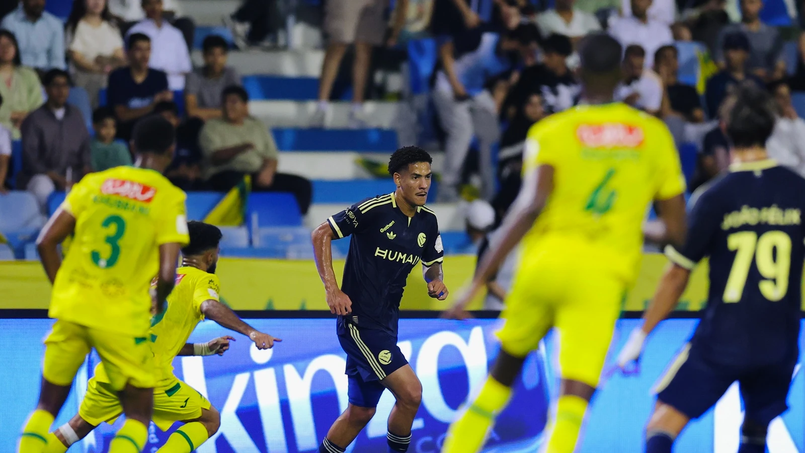 النصر يفقد نقطتين بالتعادل أمام الخليج 
