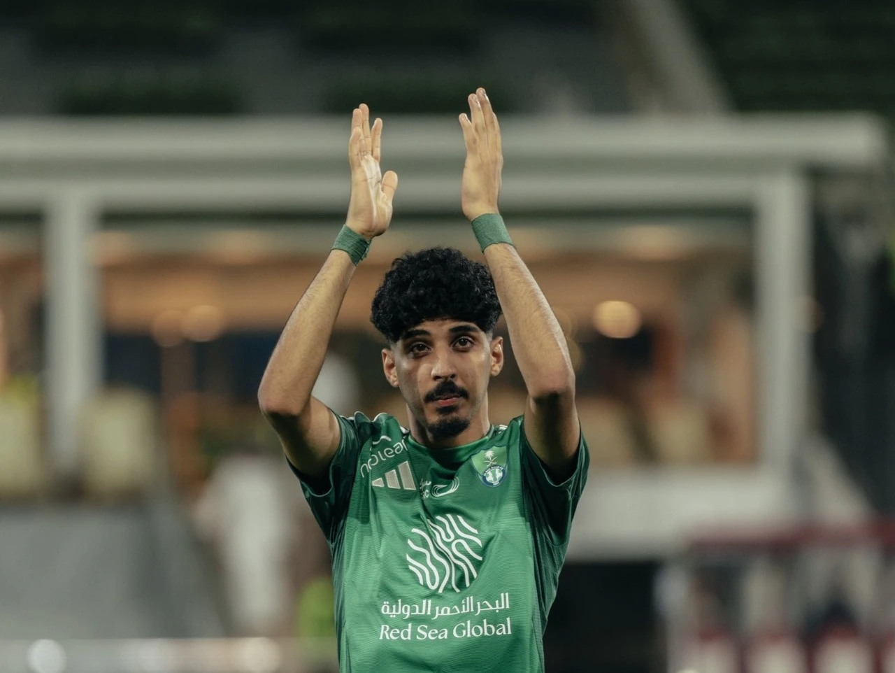 إصابة مبكرة تُجبر زياد الجهني على مغادرة مواجهة الأهلي والفيحاء 