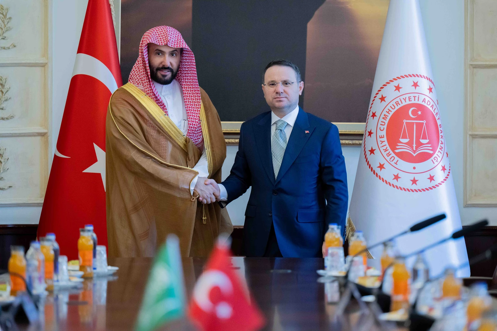 وزير العدل يبحث في تركيا تعزيز التعاون العدلي والقانوني 