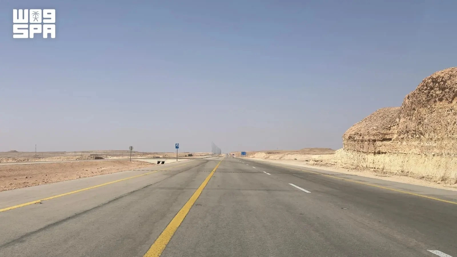 طريق رفحاء - حائل الجديد شريان يعزز الربط بين مناطق المملكة 