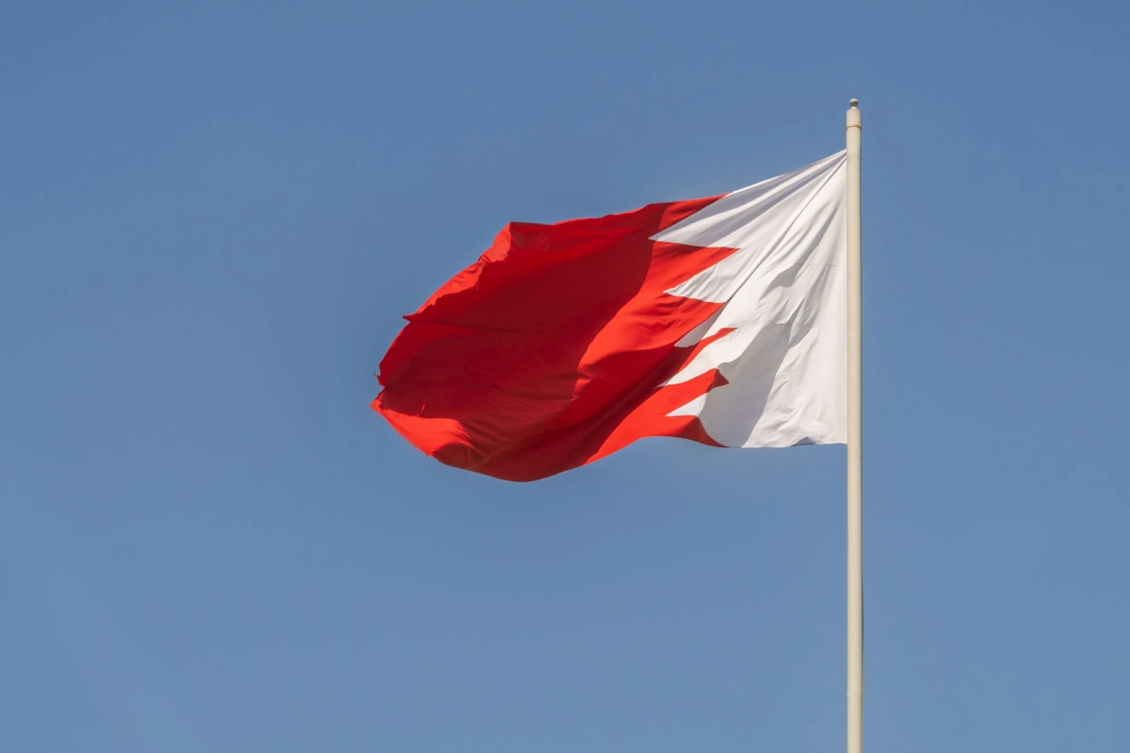 إطلاق صافرات الإنذار في البحرين