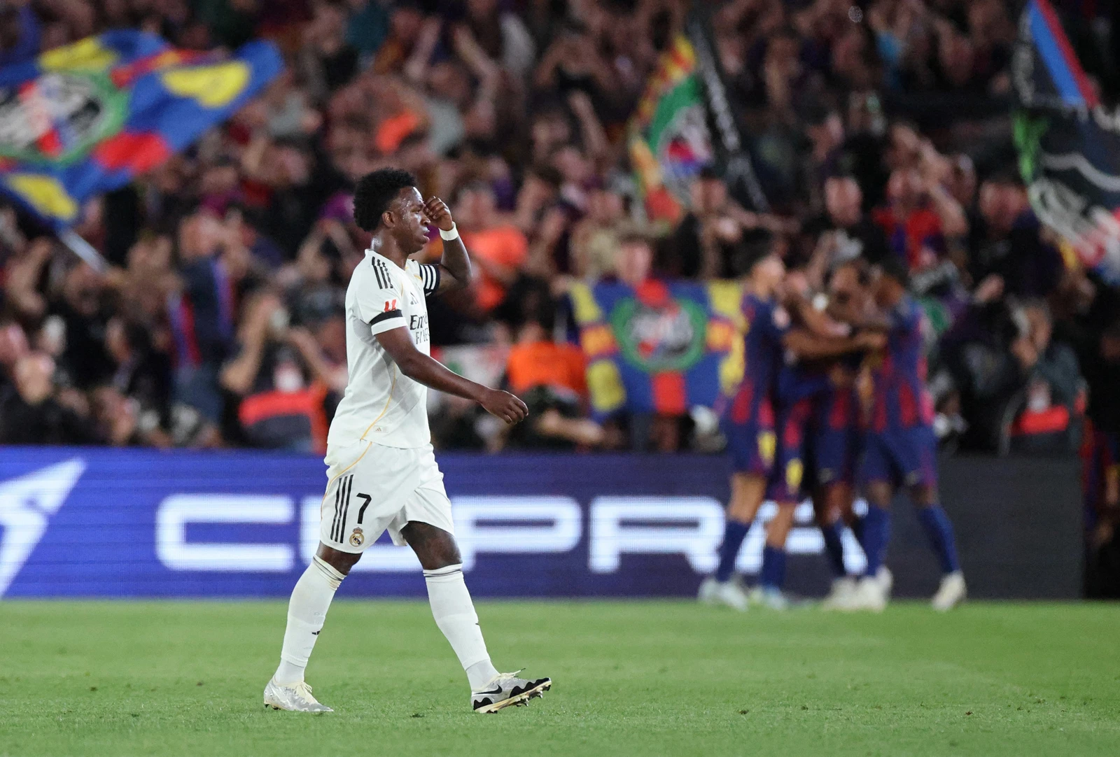 آرسنال يراقب موقف فينيسيوس مع ريال مدريد