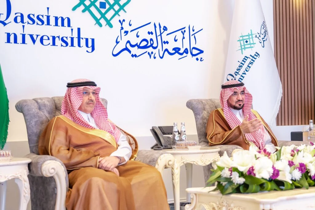 وزير التعليم يزور جامعة القصيم ويشيد بمنصة "كيو سبارك" 