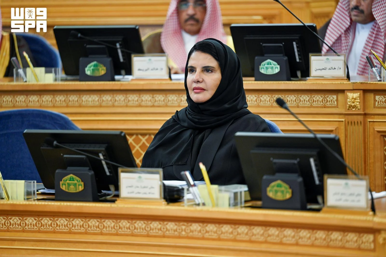 مطالبة شورية بوضع قيود على استخدام منصات التواصل 