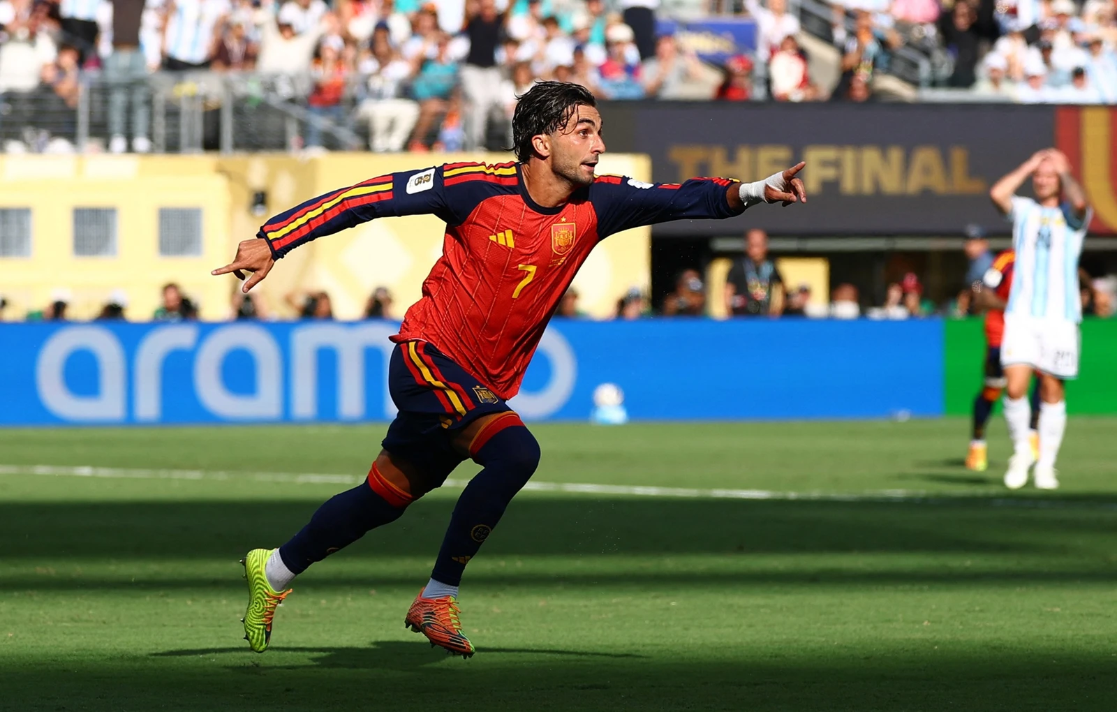 برشلونة يرفض عرض سان جيرمان لضم فيران توريس