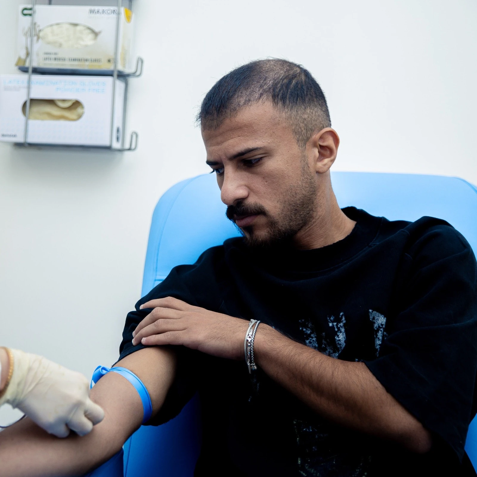 لاعبو الشباب يجرون الفحوصات الطبية قبل انطلاق فترة الإعداد