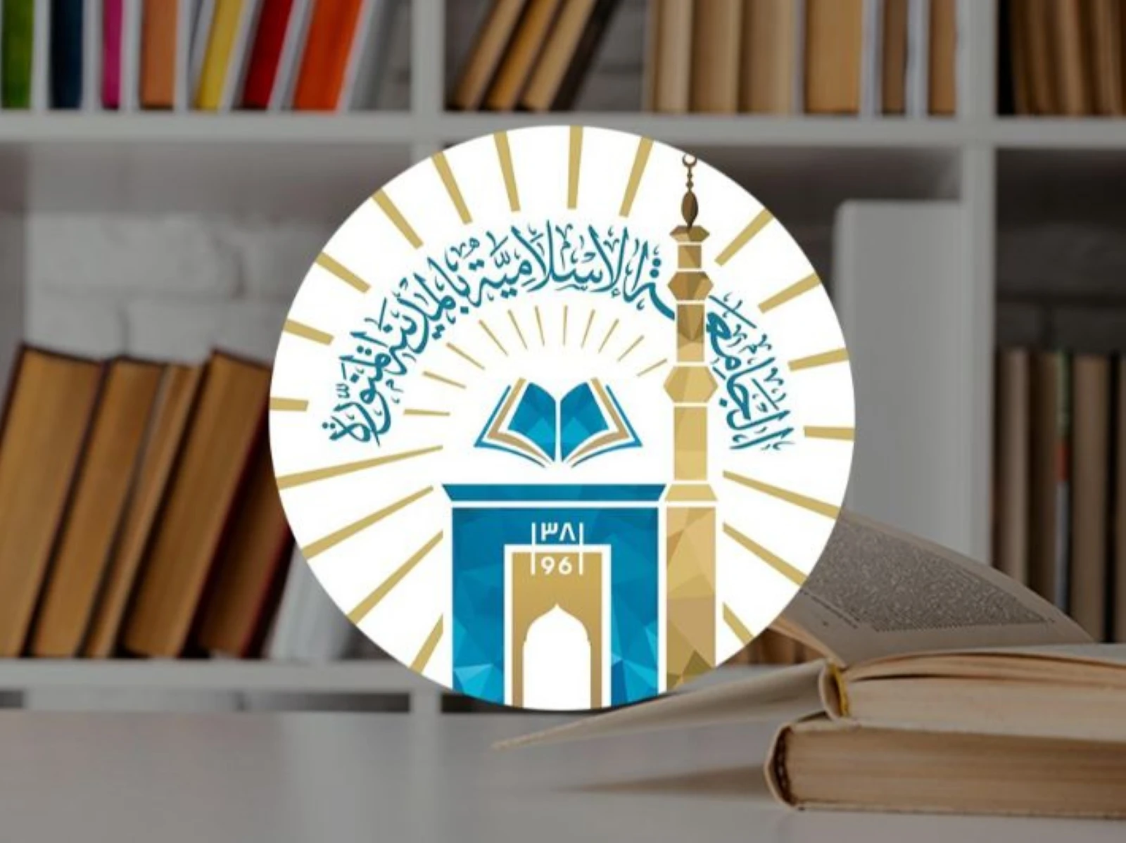 الاختيار بين 18 تخصصًا في 10 كليات بالجامعة