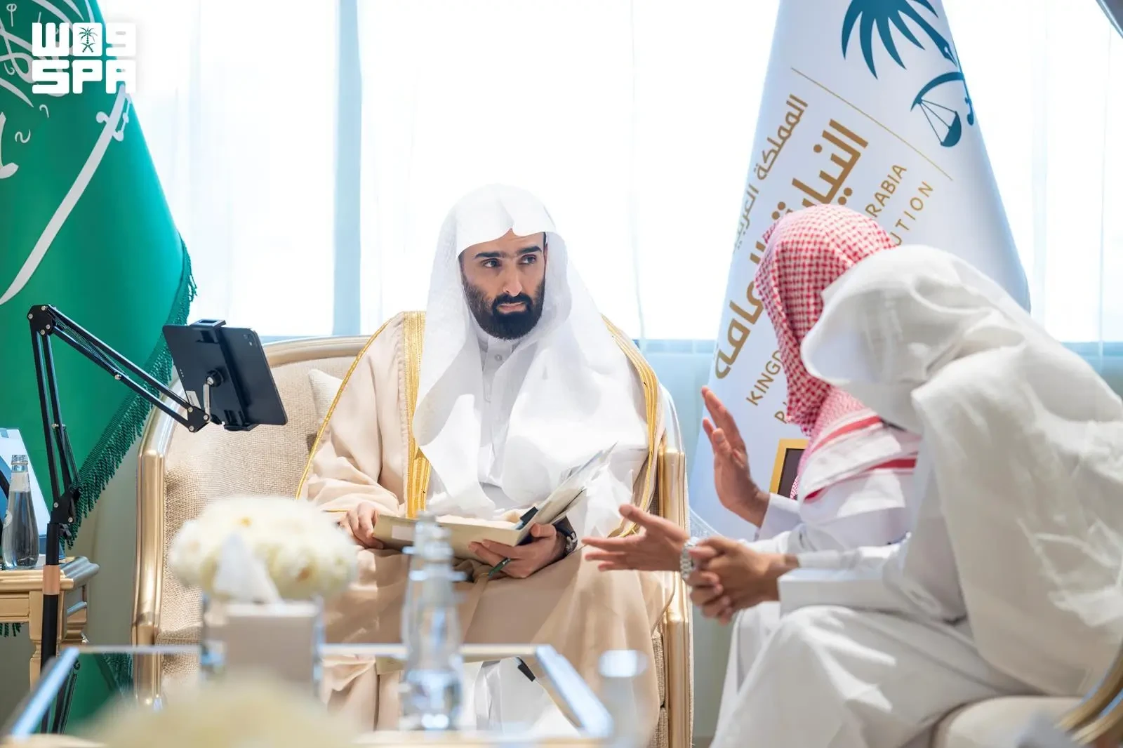 النائب العام خلال لقائه بالمواطنين في مقر النيابة العامة