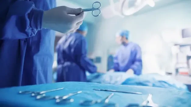 إنقاذ حياة مريضة باستخدام تقنية ECMO في تبوك