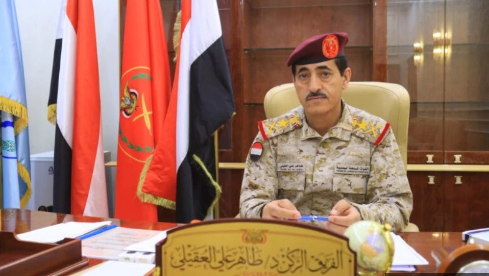 وزير الدفاع اليمني: الحوثي يطلب هدنة لاستعادة الأنفاس 