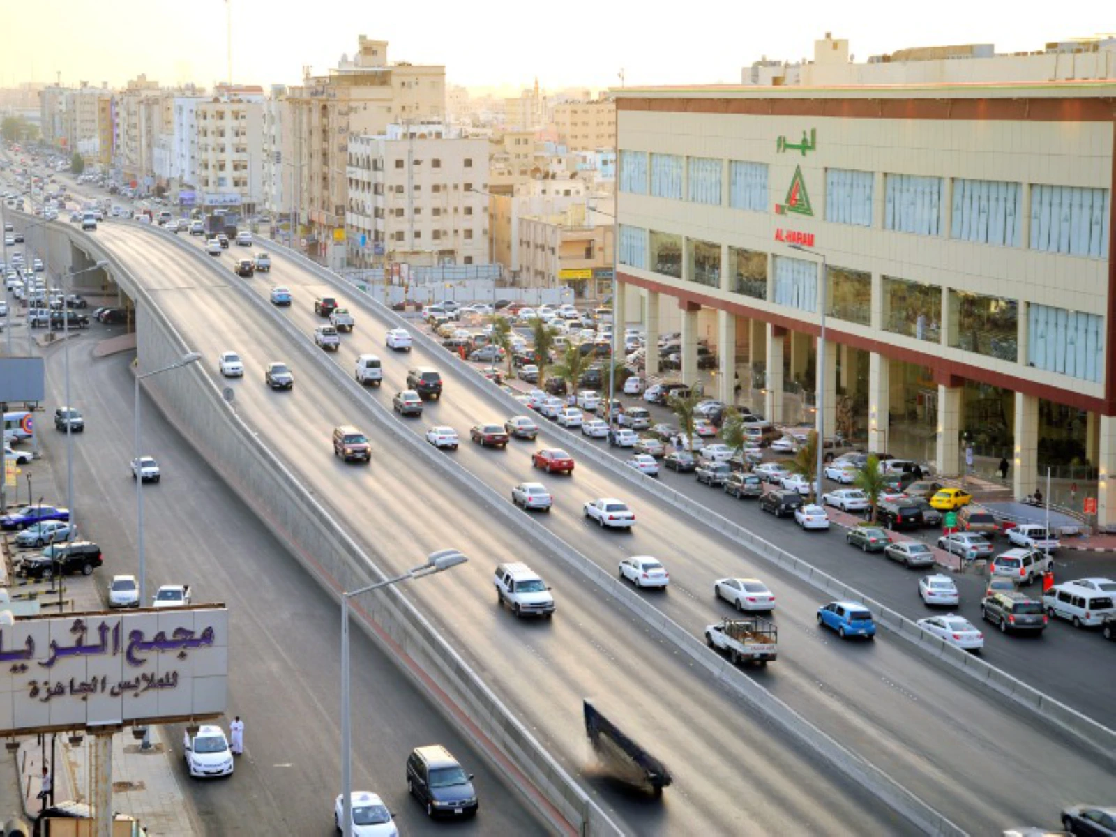 بدء تطوير تقاطعي "التحلية" مع طريقي الملك فهد والمكرونة بجدة