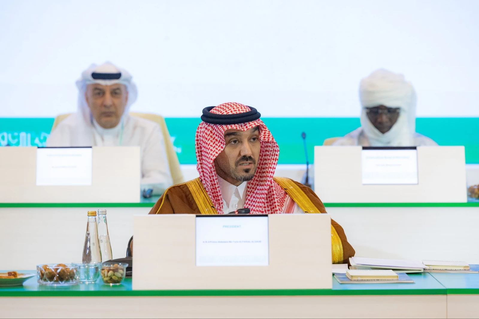 باعشن يهنئ الفيصل وبن جلوي  بعد "عمومية" التضامن الإسلامي