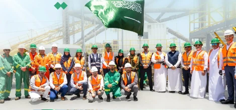 رفع العلم السعودي على منصة "بوب بالمر-50" للحفر البحري