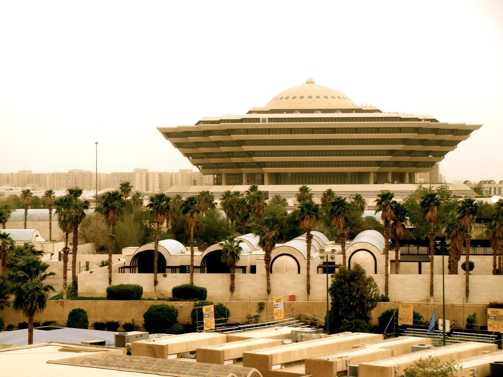 "الداخلية" تدعو إلى تجنّب تداول الشائعات والمقاطع المجهولة