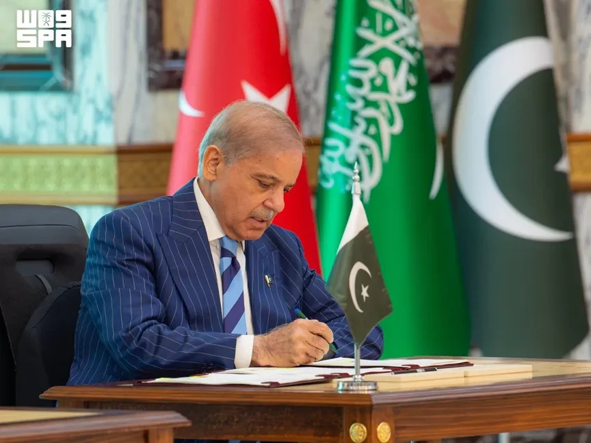 رئيس وزراء باكستان: "اتفاقية مكة للدفاع" تعزز السلام والاستقرار