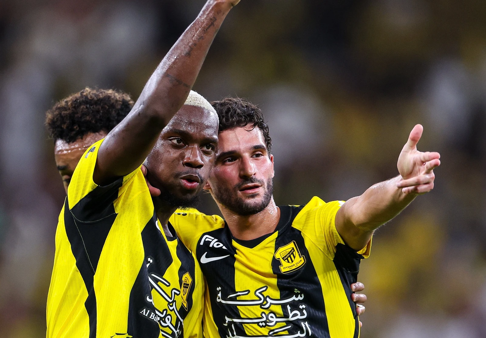 الاتحاد يلحق بالنصر الخسارة الأولى في روشن ويحسم الكلاسيكو 