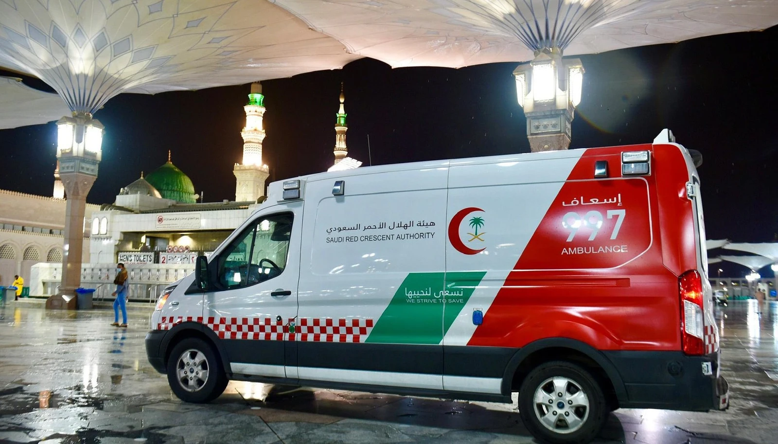 الهلال الأحمر ينقذ معتمراً في المدينة بعد توقف نبضه