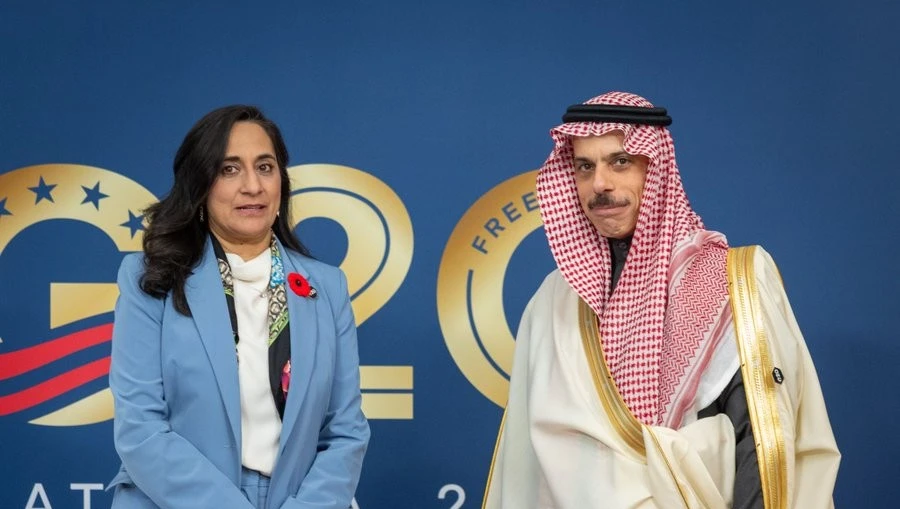 وزير الخارجية يبحث مع نظيريه الكندي والأوروبي تطورات المنطقة 