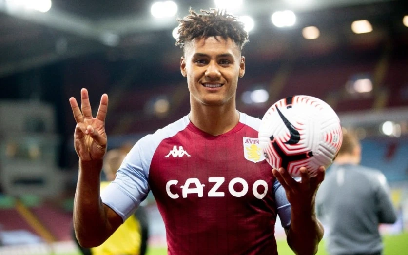 وصول واتكينز إلى الرياض للانضمام إلى الهلال