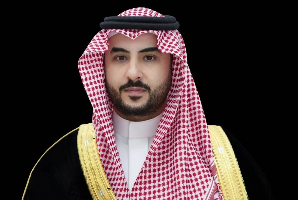 وزير الدفاع يعزي رئيس وزراء قطر في وفاة الشيخ حمد بن خليفة