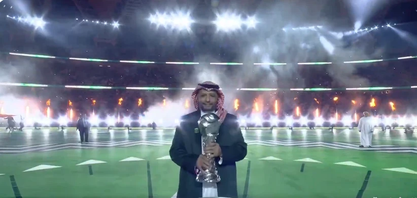 الأسطورة محمد عبدالجواد يقدم كأس "خليجي 27"