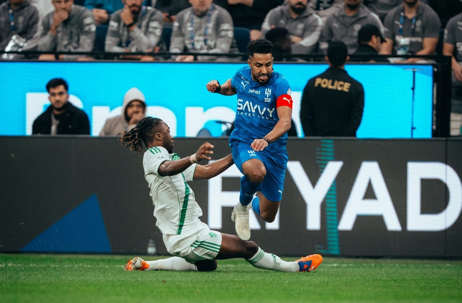 غيابات بالجملة في كلاسيكو الهلال والأهلي