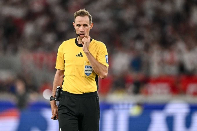 الألماني شتيجمان حكمًا لمباراة الهلال ونيوم